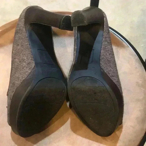 Christian Siriano for Payless Brown & Cream Cloth Peep Toe 5 Inch Heels- Size 7 - Picture 2 of 9